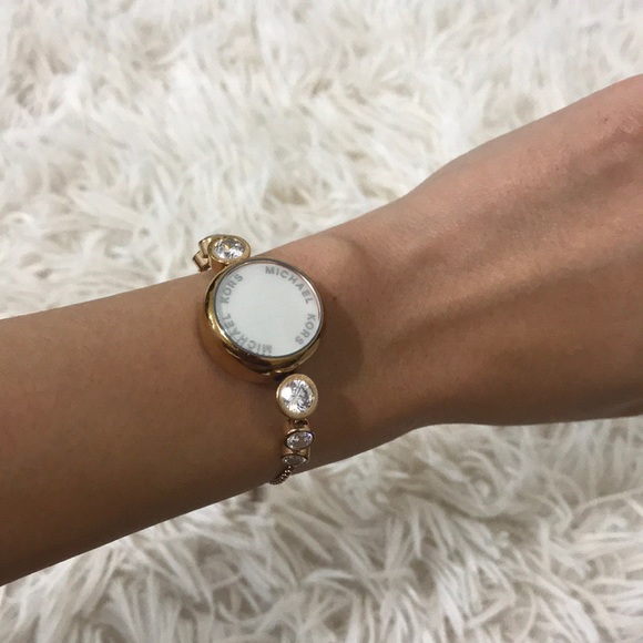 Bracelet, Anklet, & Necklace Bundle - Picture 4 of 7